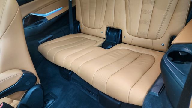 Used 2021 BMW X7 xDrive40i w/ M Sport Package image 32