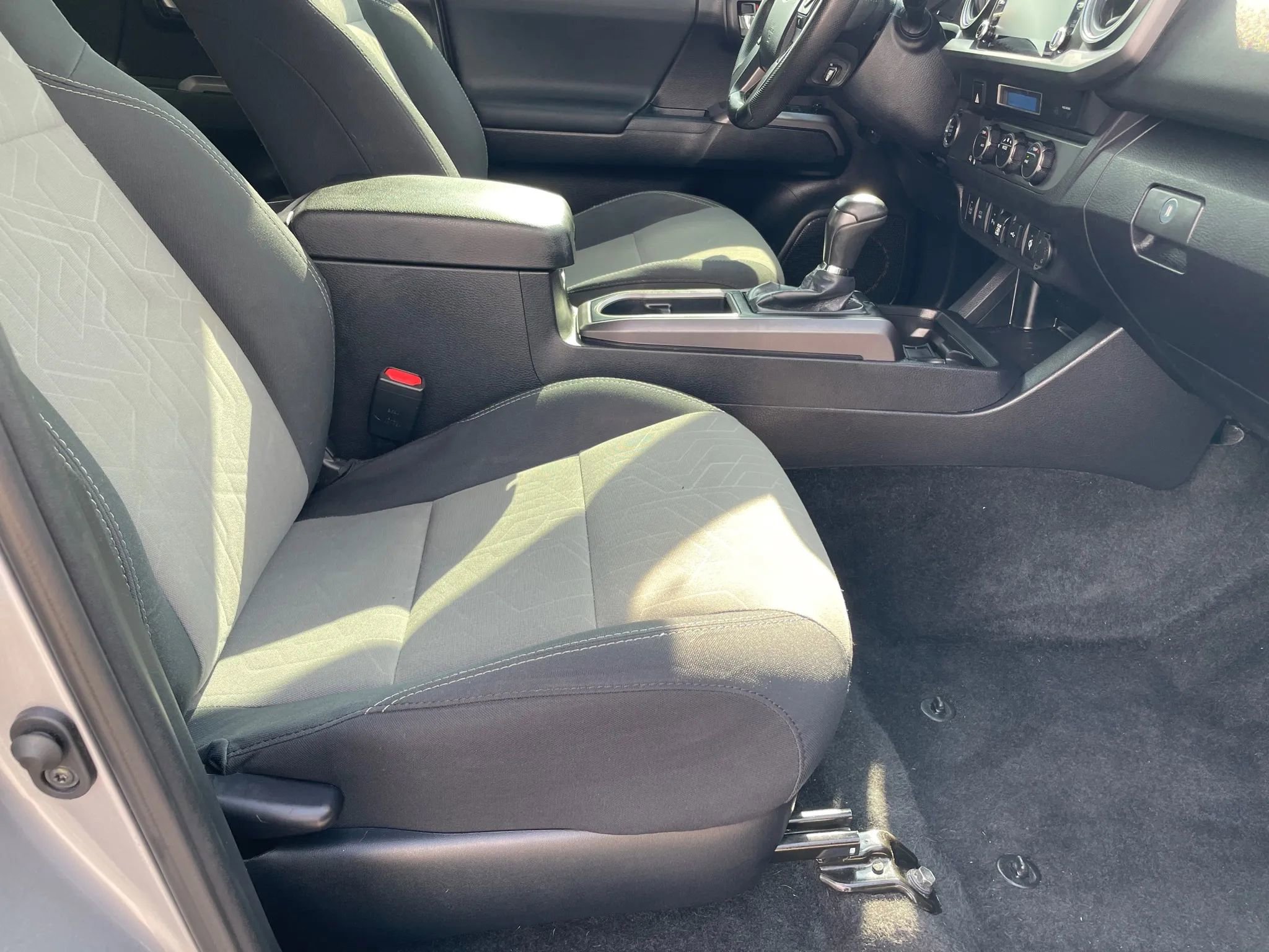 Used 2021 Toyota Tacoma TRD Sport w/ Technology Package image 11