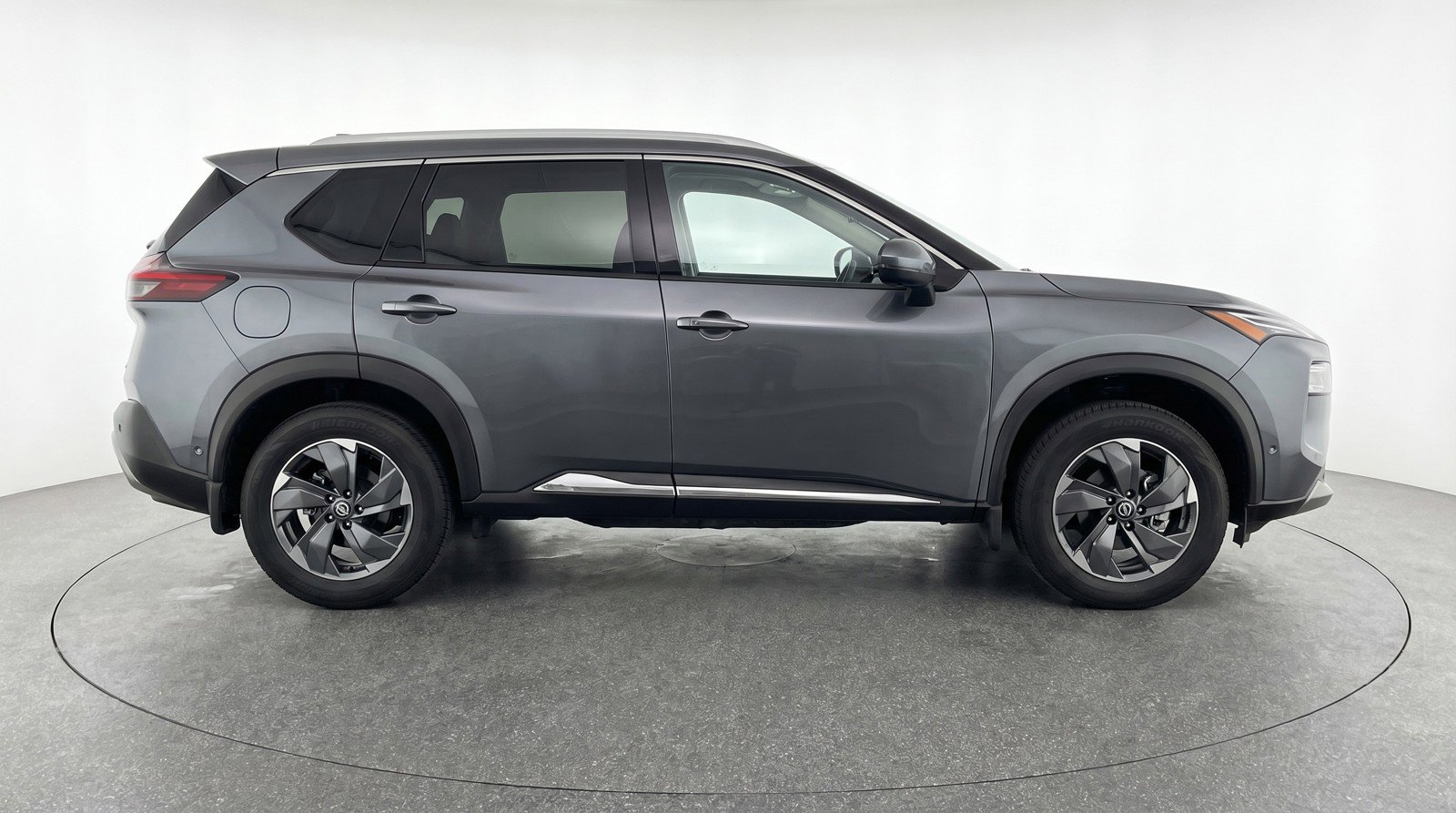Used 2025 Nissan Rogue SV image 11