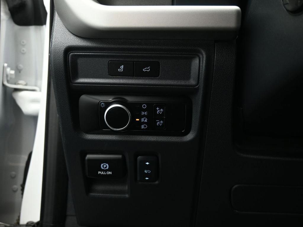 Used 2024 Ford Expedition Max XLT image 12