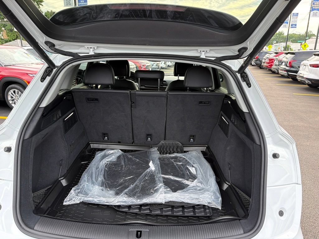 Used 2023 Audi Q5 2.0T Premium w/ Convenience Package AWD/4WD image 8