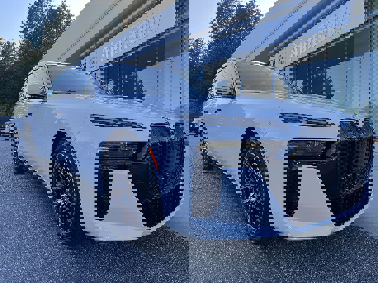 Used 2025 BMW i7 eDrive50 w/ M Sport Package image 2