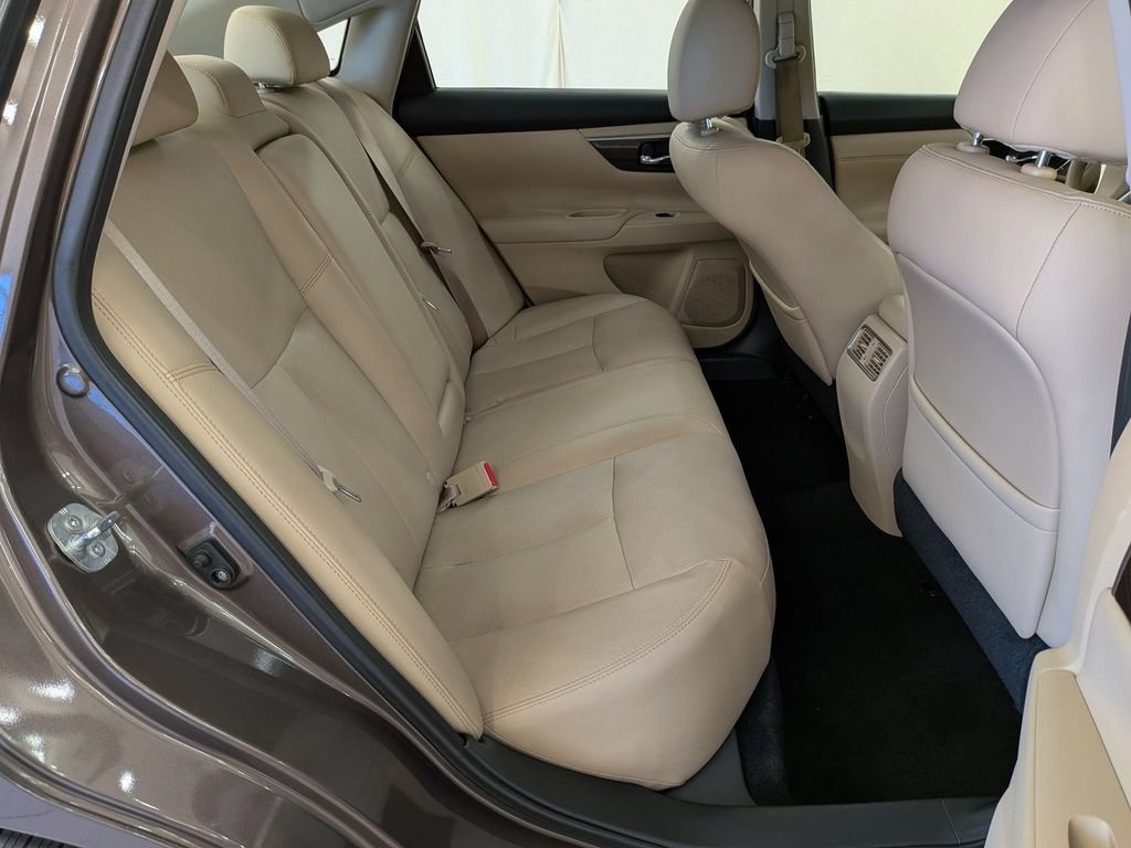 Used 2015 Nissan Altima 2.5 SL w/ Technology Package FWD image 30