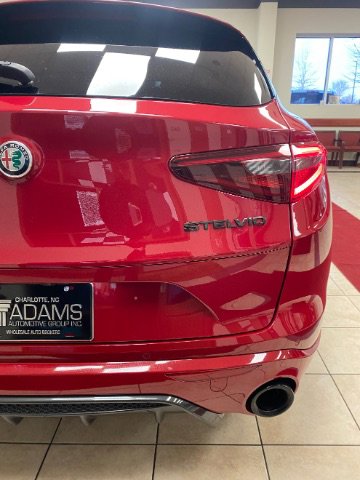 Used 2023 Alfa Romeo Stelvio Estrema image 11