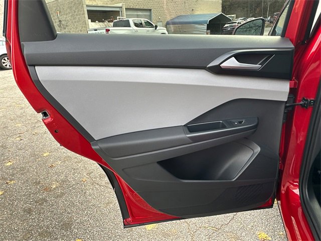 Certified 2022 Volkswagen Taos SE image 21