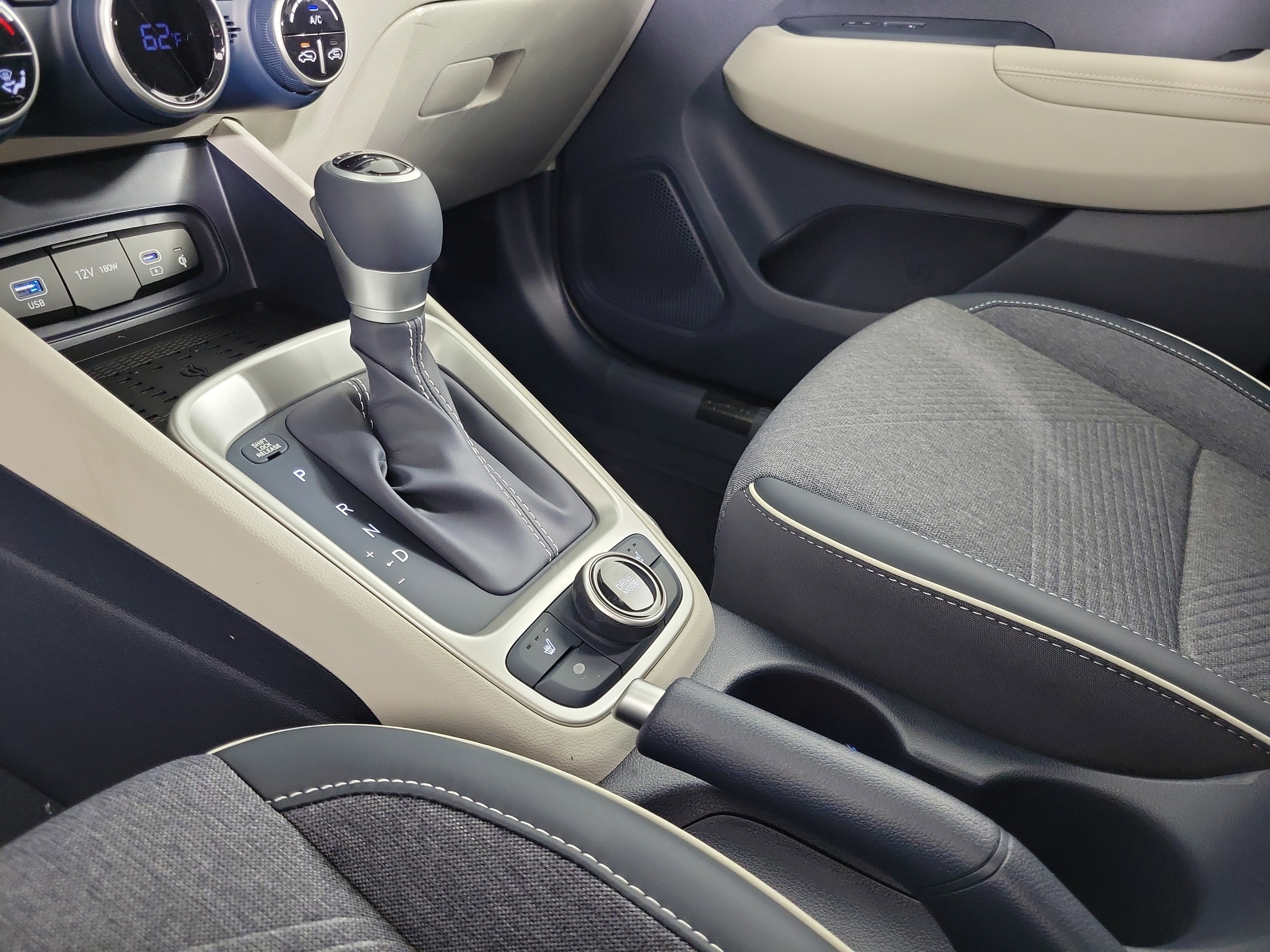 New 2026 Hyundai Venue SEL FWD image 18