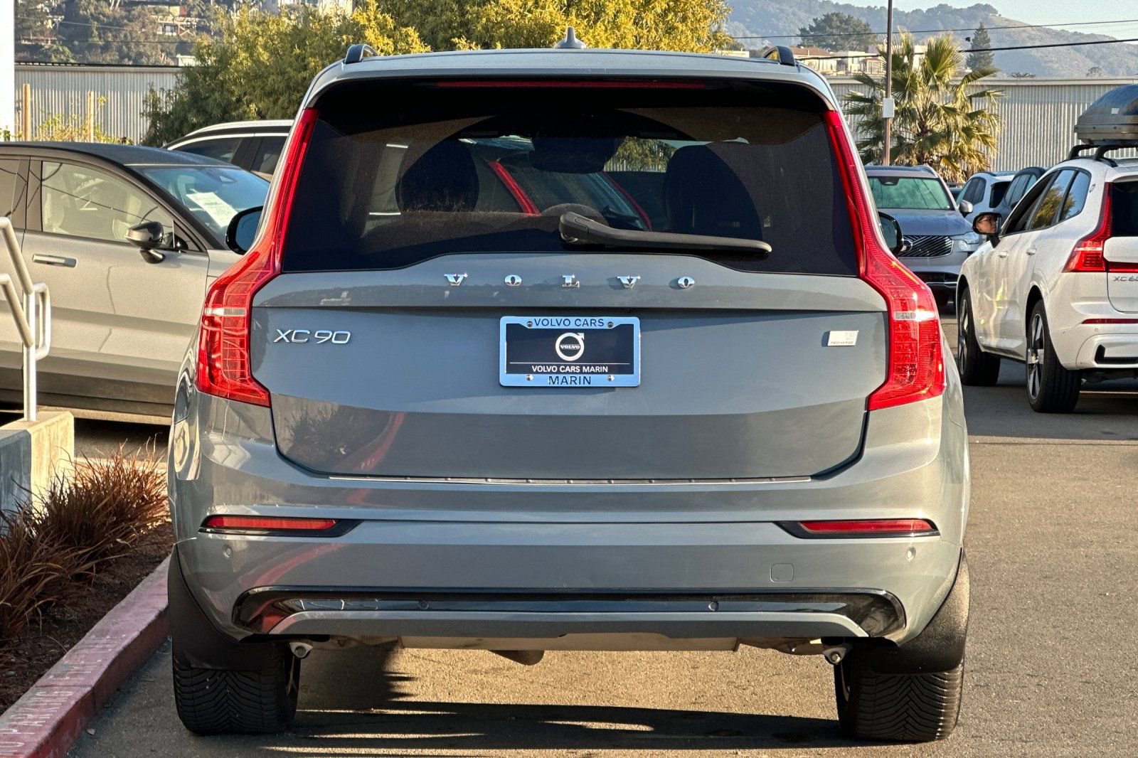 Used 2022 Volvo XC90 T8 R-Design image 7