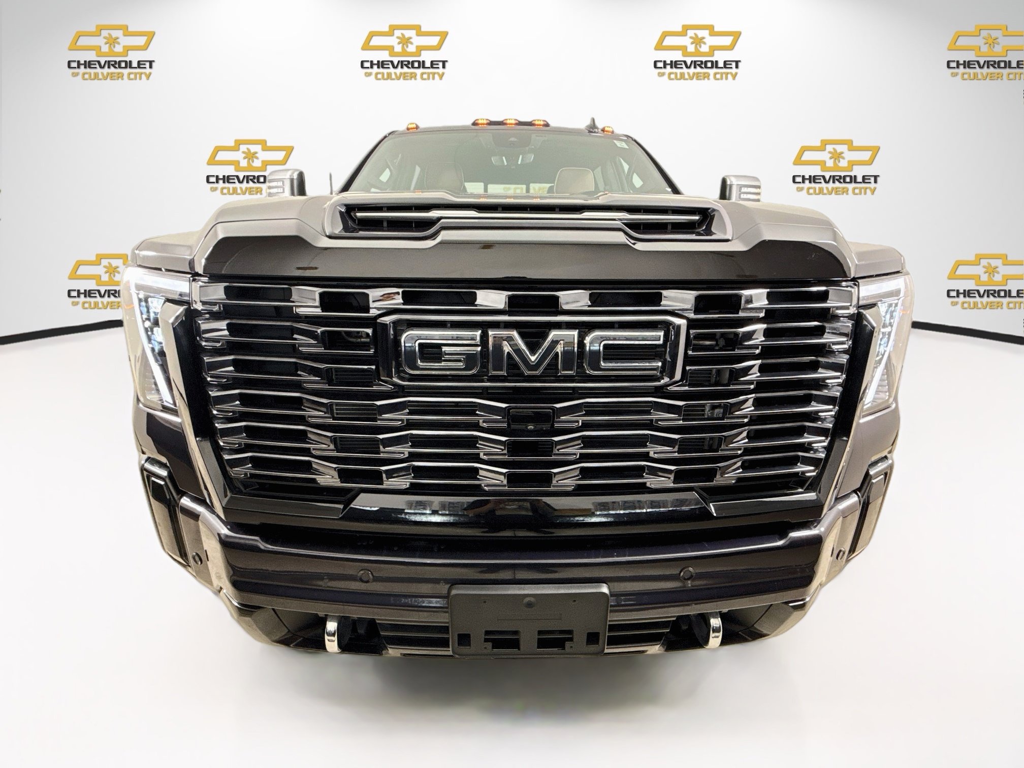 Used 2025 GMC Sierra 3500 Denali Ultimate AWD/4WD image 2
