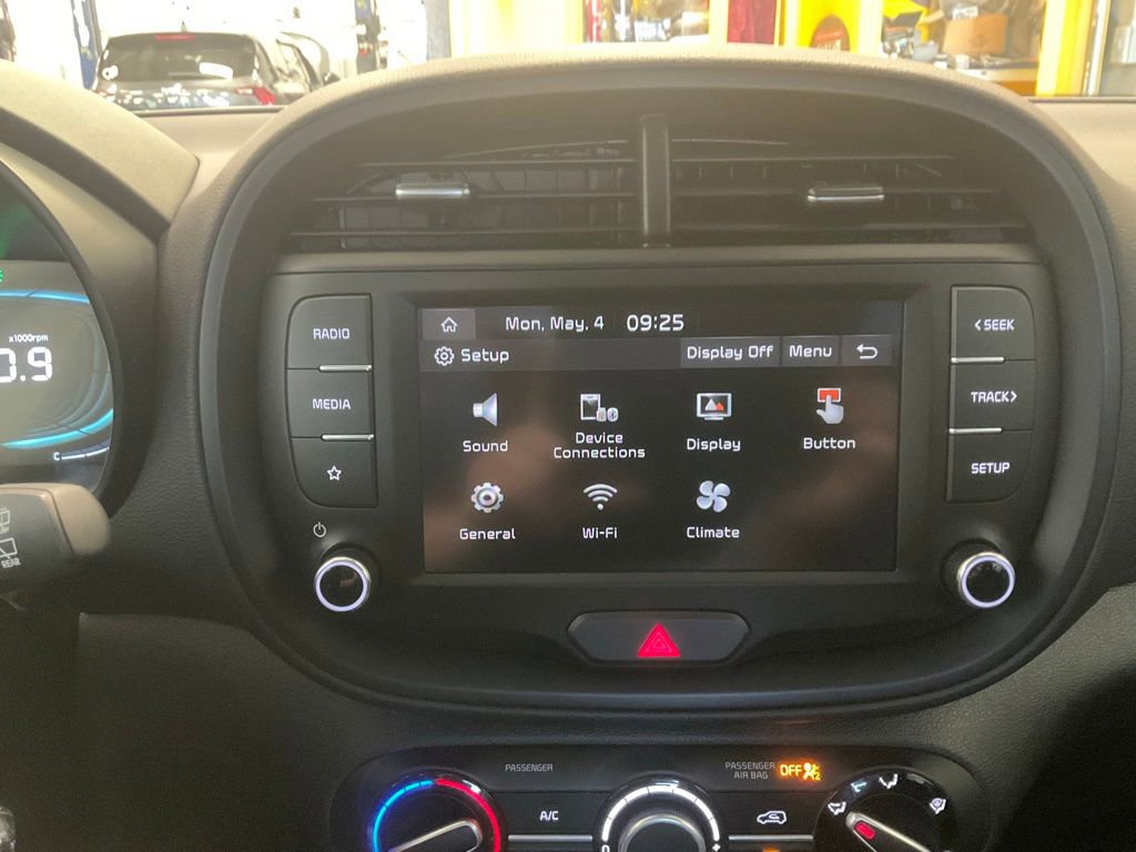 Used 2025 Kia Soul LX FWD image 19