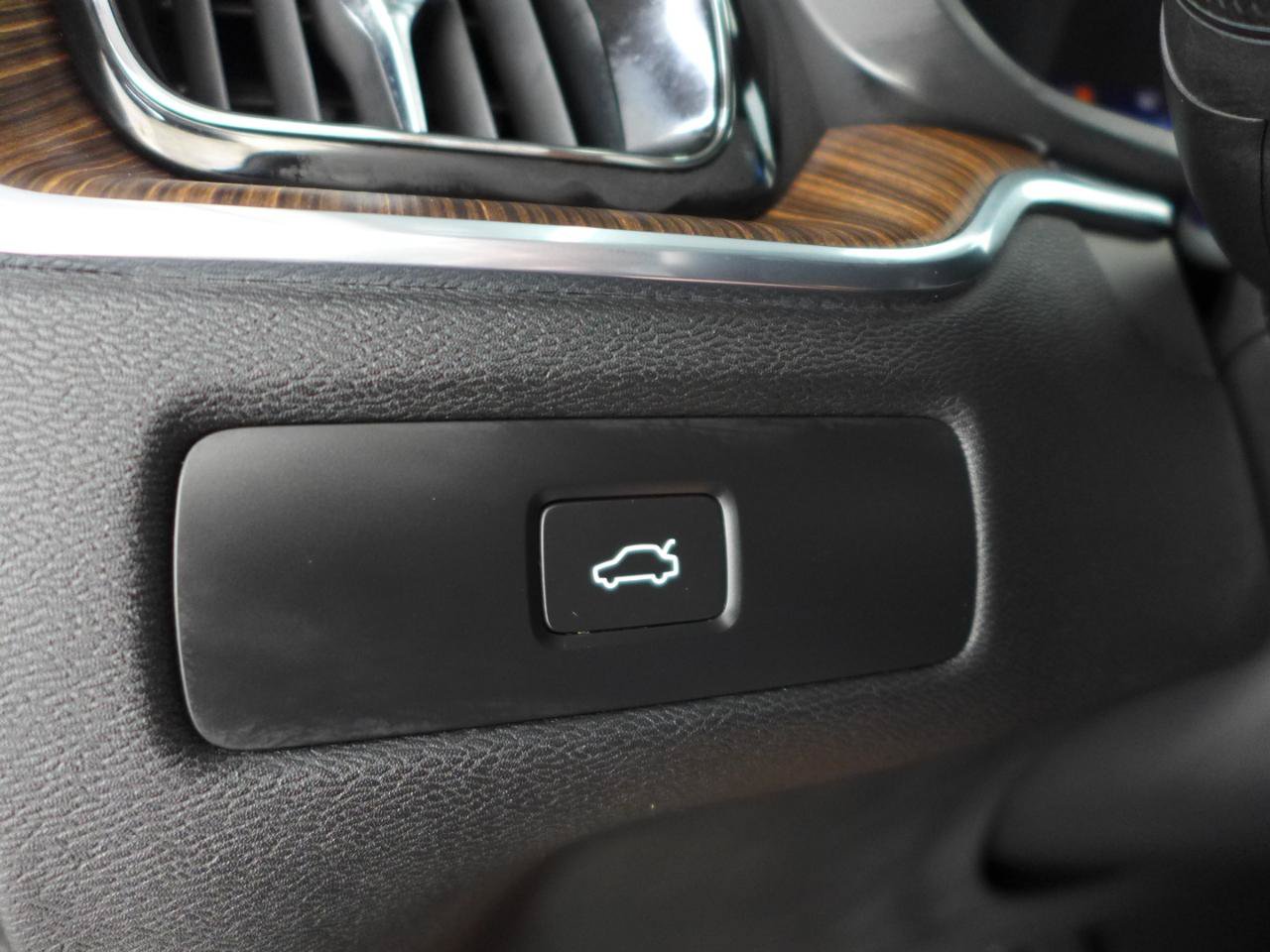 Used 2023 Volvo XC60 B5 Plus w/ Climate Package AWD/4WD image 19