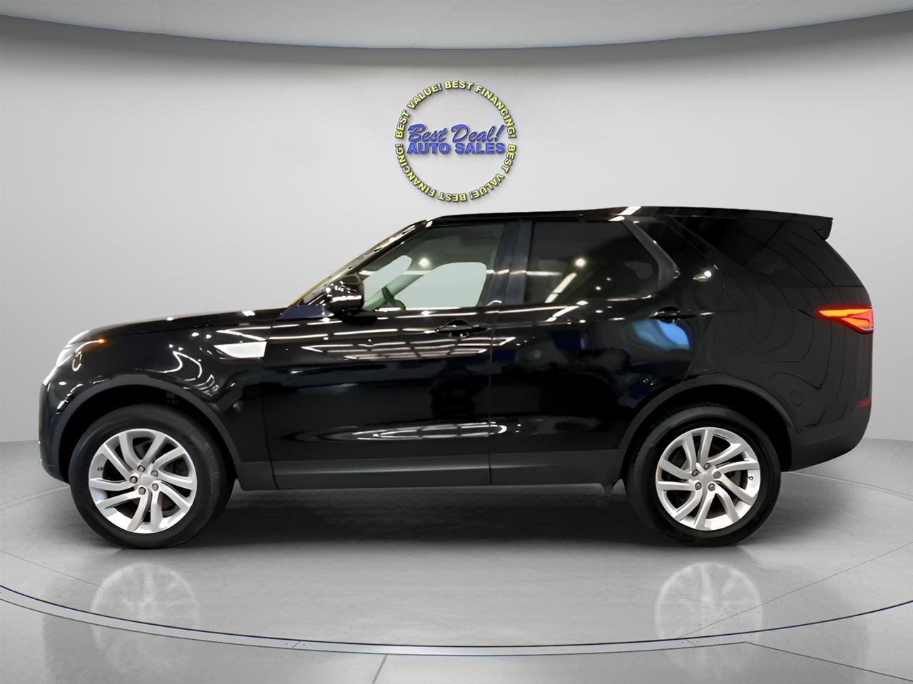 Used 2017 Land Rover Discovery HSE AWD/4WD image 2