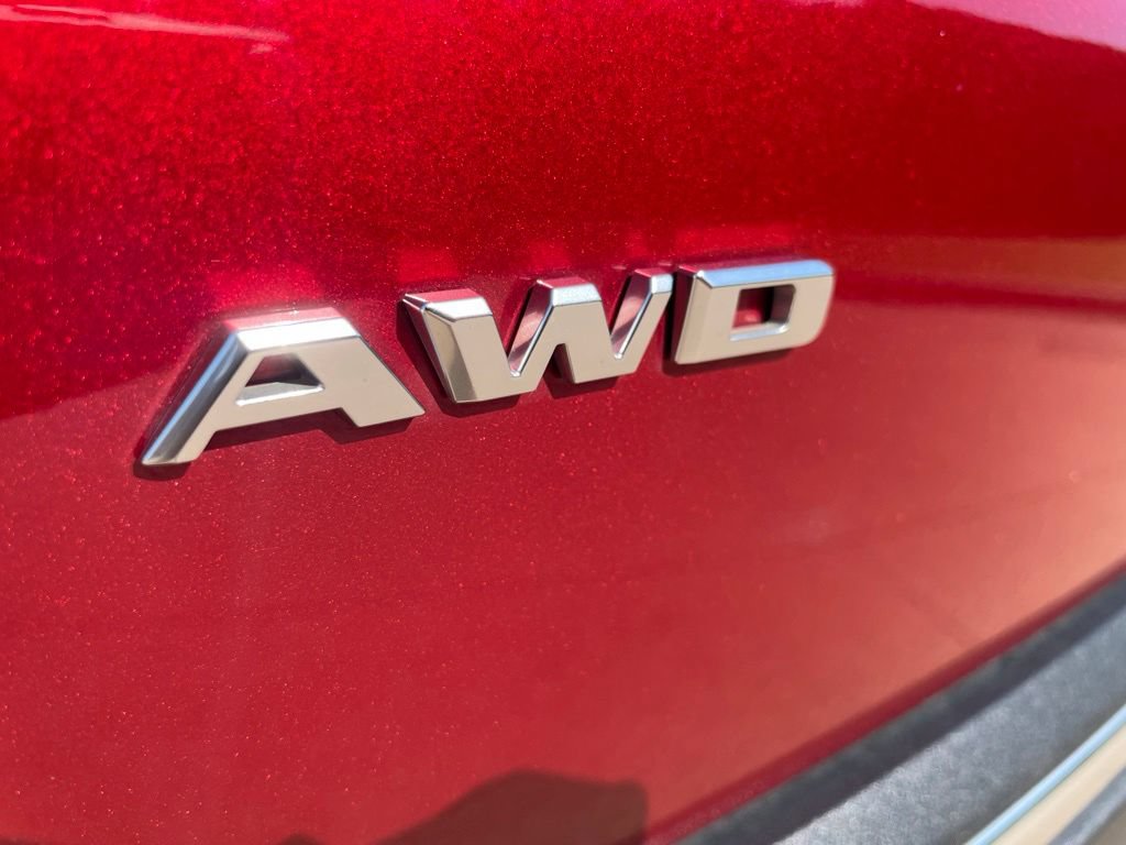 Used 2025 Cadillac XT5 Luxury w/ LPO, Red Accent Package AWD/4WD image 16