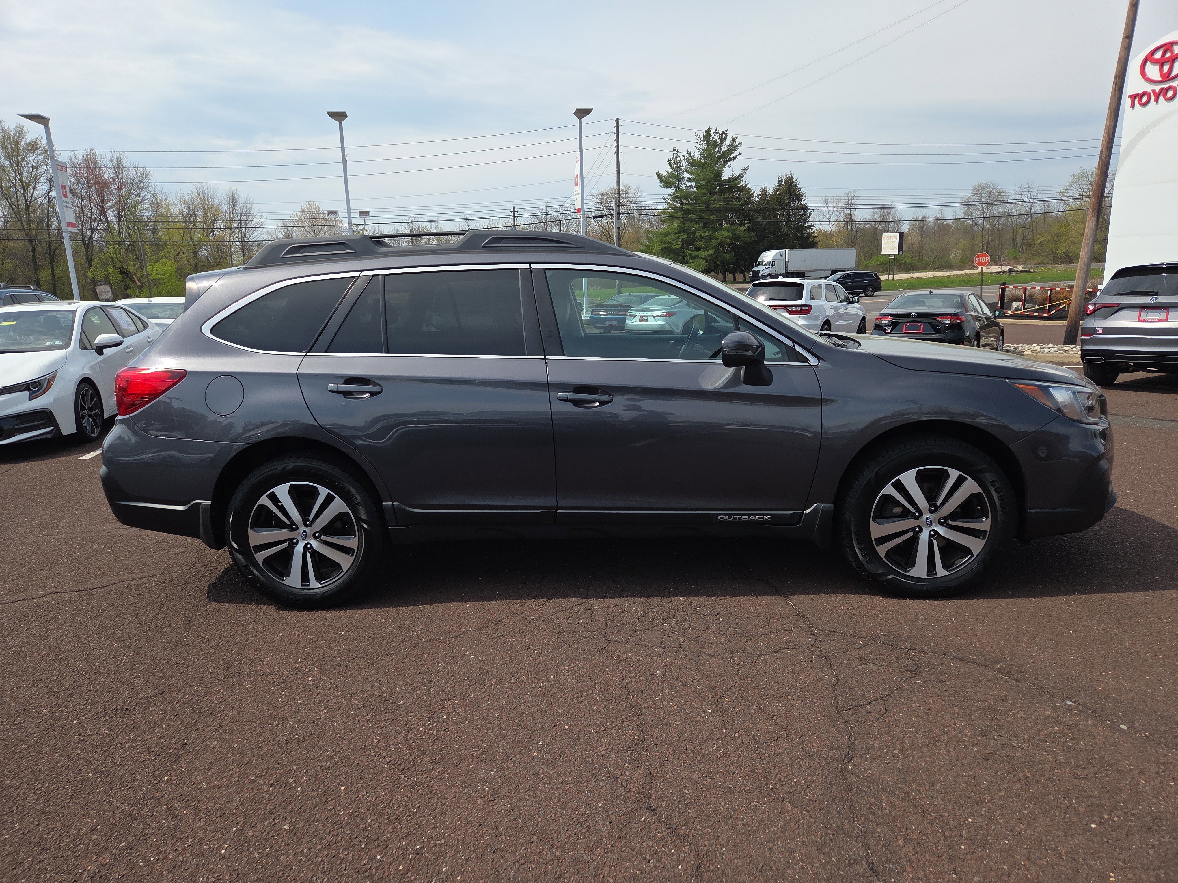 Used 2019 Subaru Outback 2.5i Limited w/ Popular Package #2 AWD/4WD image 2