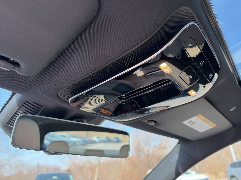 Used 2025 Mercedes-Benz C 300 4MATIC Sedan image 19