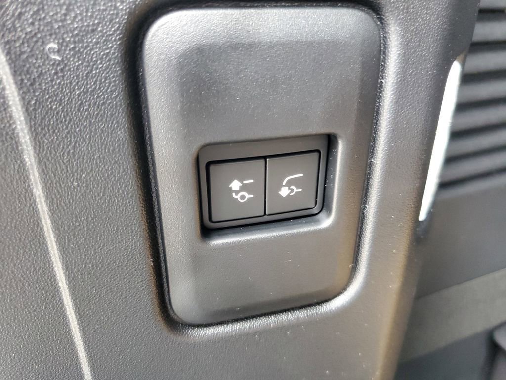 New 2026 Land Rover Defender 130 X-Dynamic SE image 33