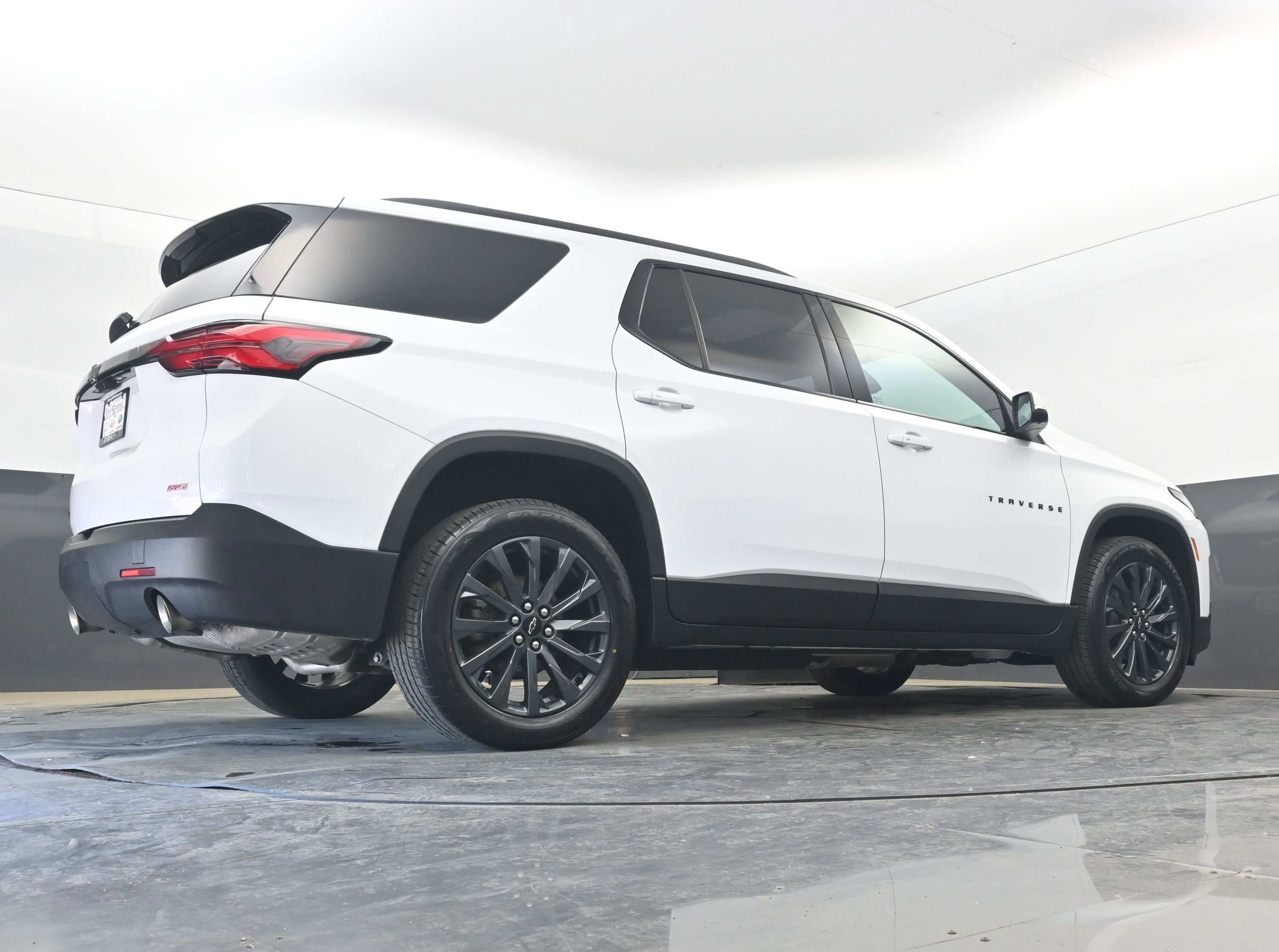 Used 2023 Chevrolet Traverse RS image 28