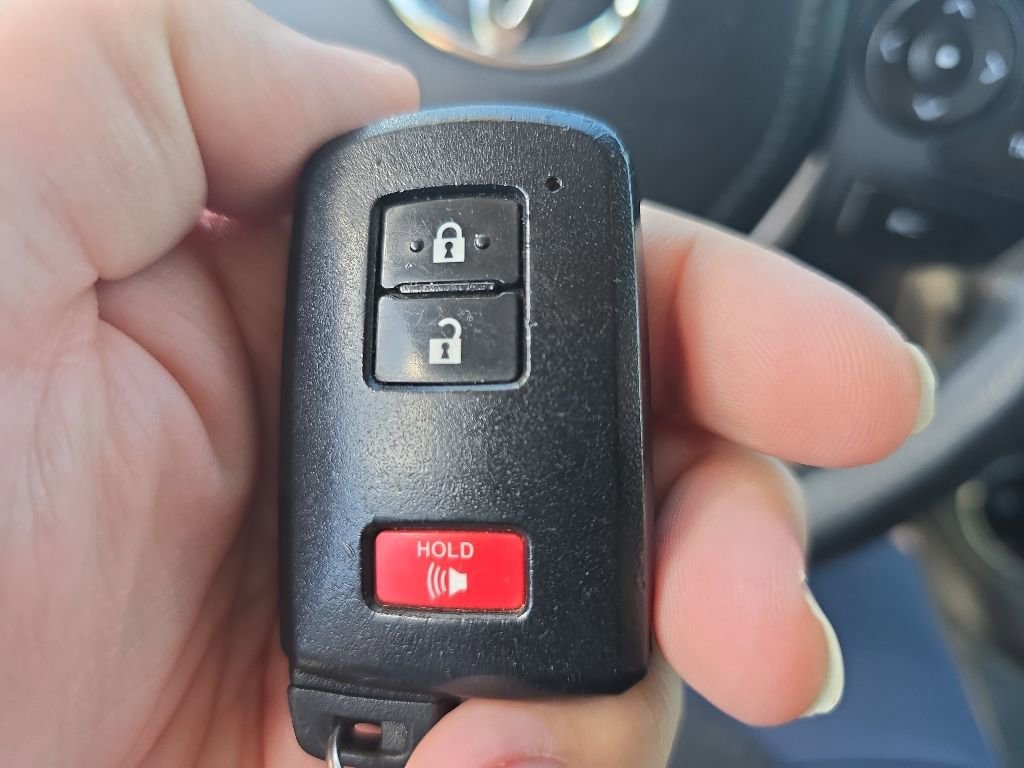 Used 2018 Toyota RAV4 LE AWD/4WD image 20