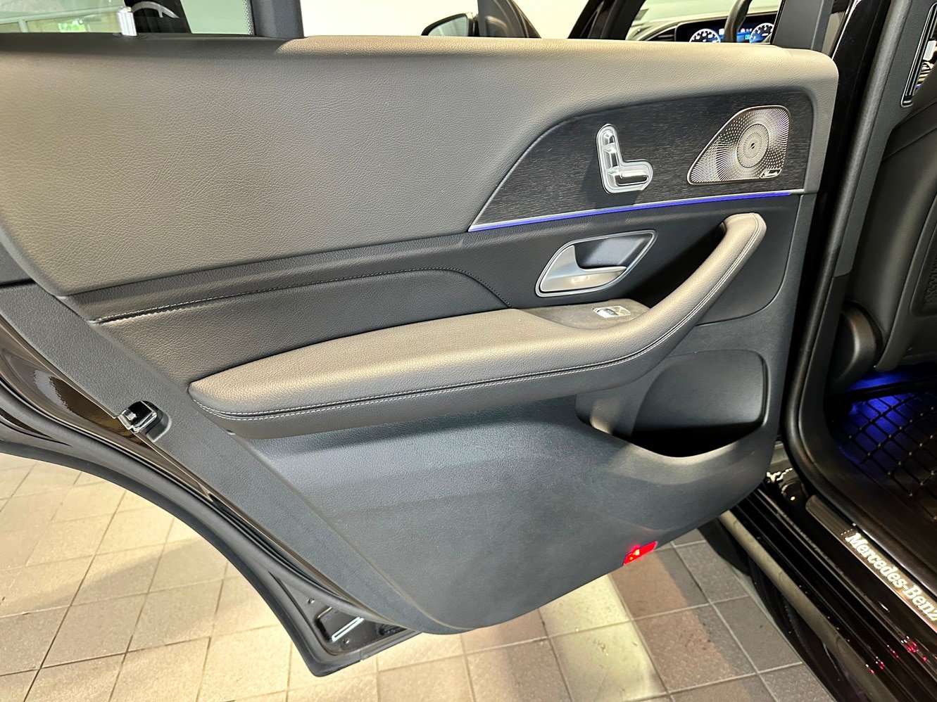 Certified 2025 Mercedes-Benz GLS 450 4MATIC image 33