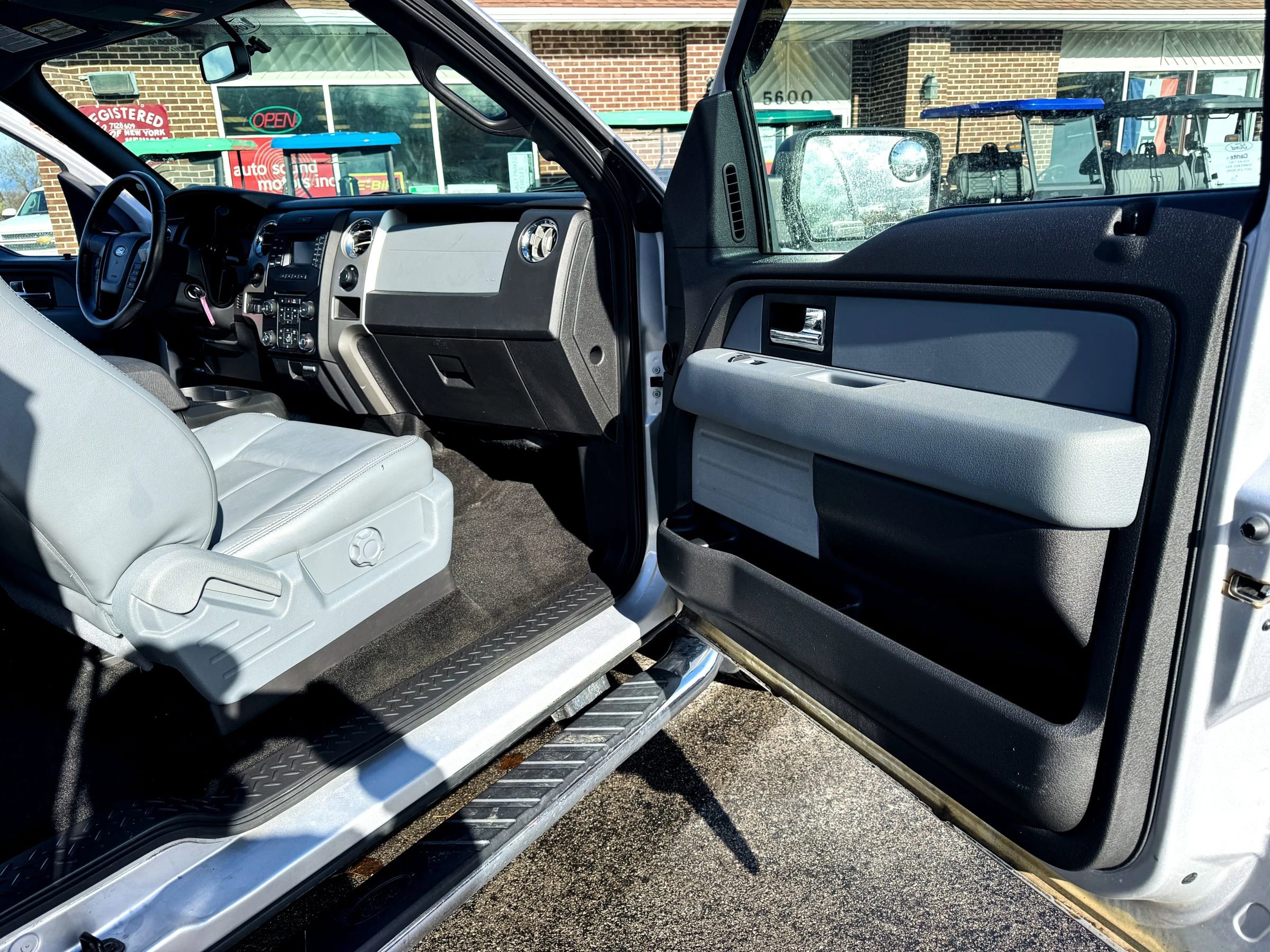 Used 2014 Ford F150 XLT w/ Equipment Group 302A Luxury image 11