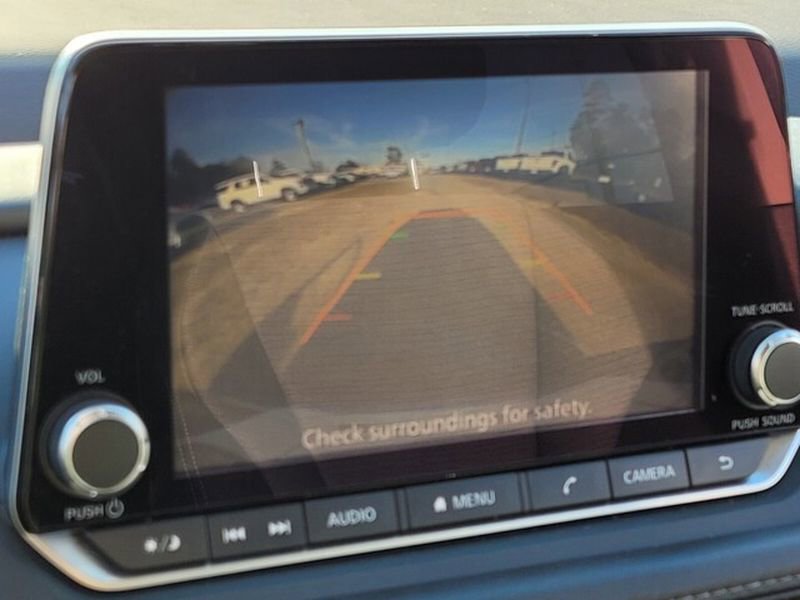 Used 2023 Nissan Rogue SV image 22