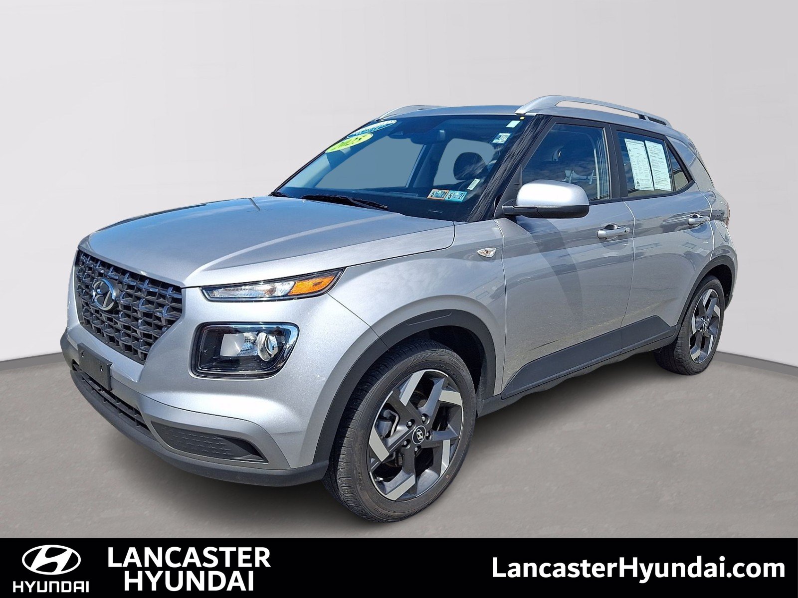 Certified 2025 Hyundai Venue SEL FWD image 1