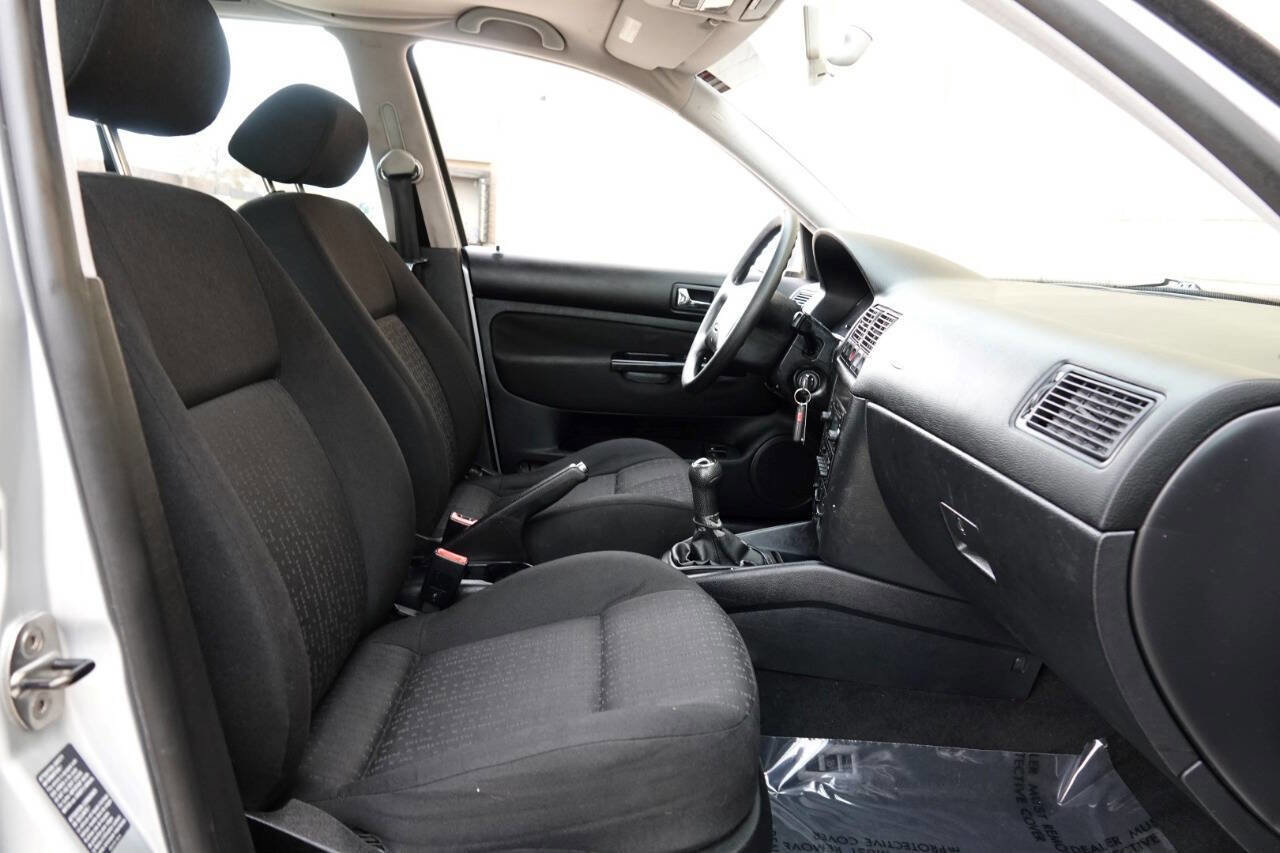 Used 2005 Volkswagen Golf GL image 52