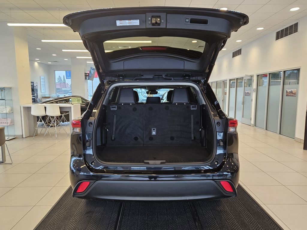 Used 2023 Toyota Highlander XLE image 9