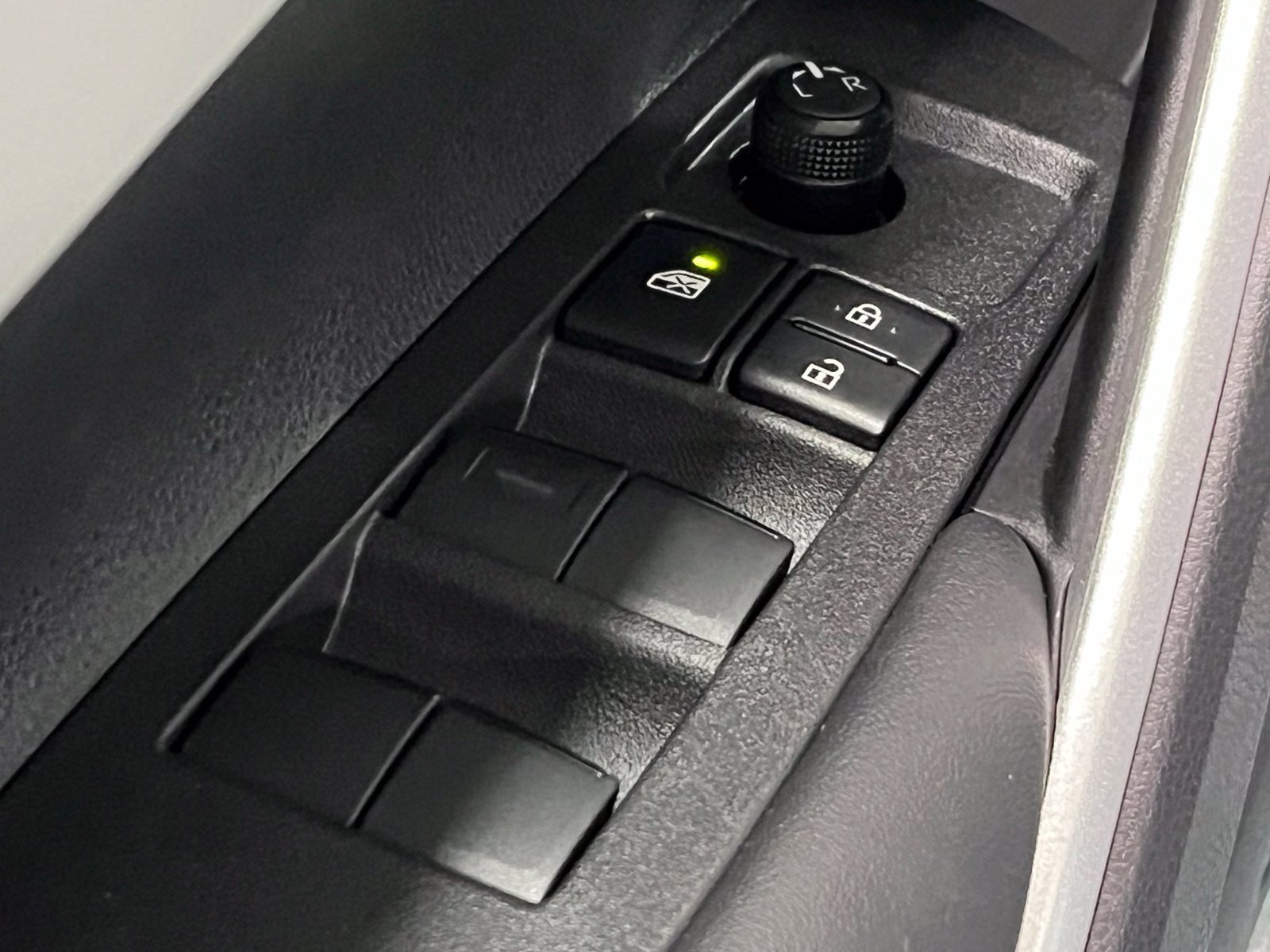 New 2026 Toyota Corolla Cross LE AWD/4WD image 33