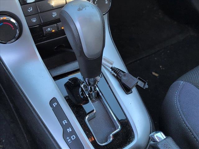 Used 2015 Chevrolet Cruze LT w/ Technology Package image 8