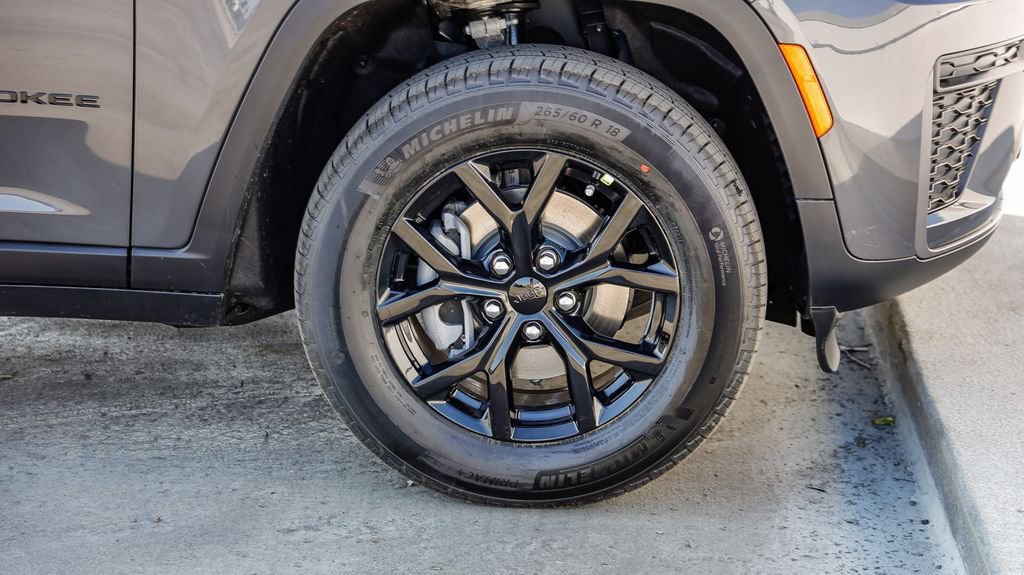 New 2026 Jeep Grand Cherokee Altitude image 11