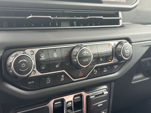 Used 2024 Jeep Gladiator Rubicon AWD/4WD image 18