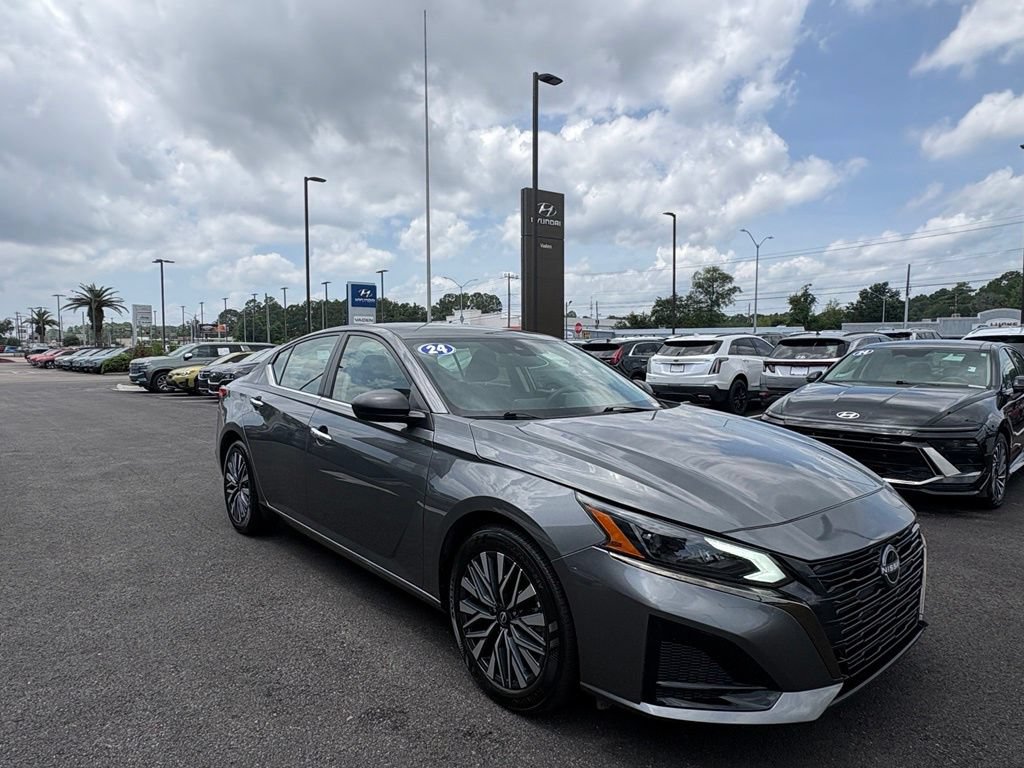 Used 2024 Nissan Altima 2.5 SV FWD image 5