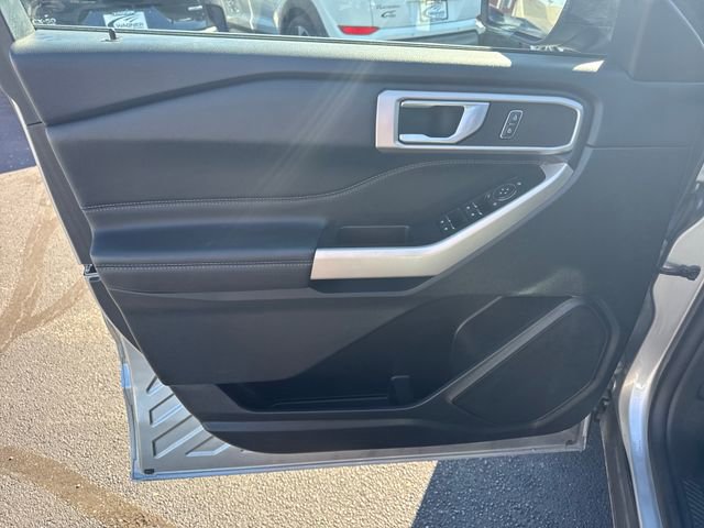 Used 2023 Ford Explorer XLT image 11