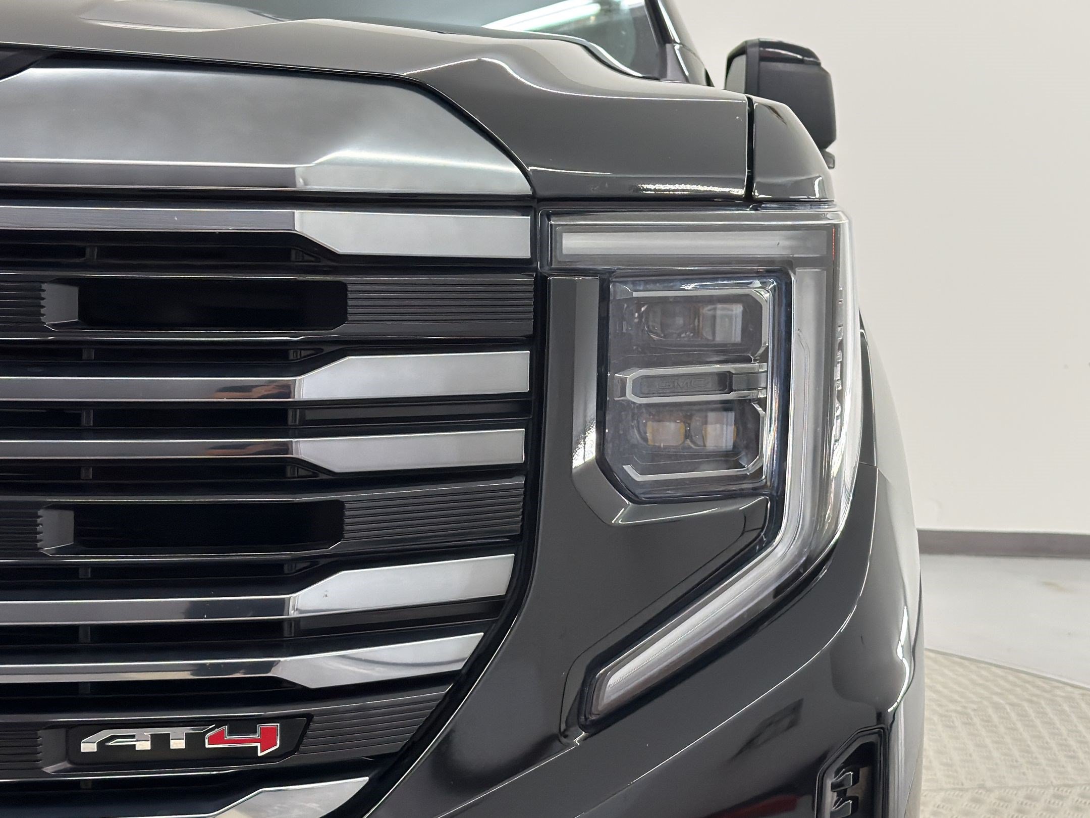 Used 2024 GMC Sierra 1500 AT4 w/ Technology Package AWD/4WD image 12
