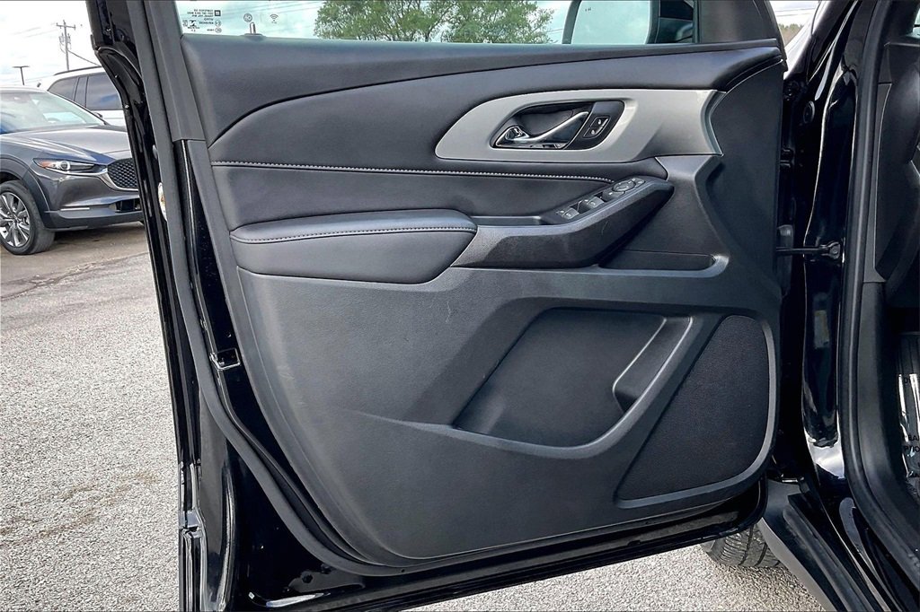 Used 2022 Chevrolet Traverse LT image 17