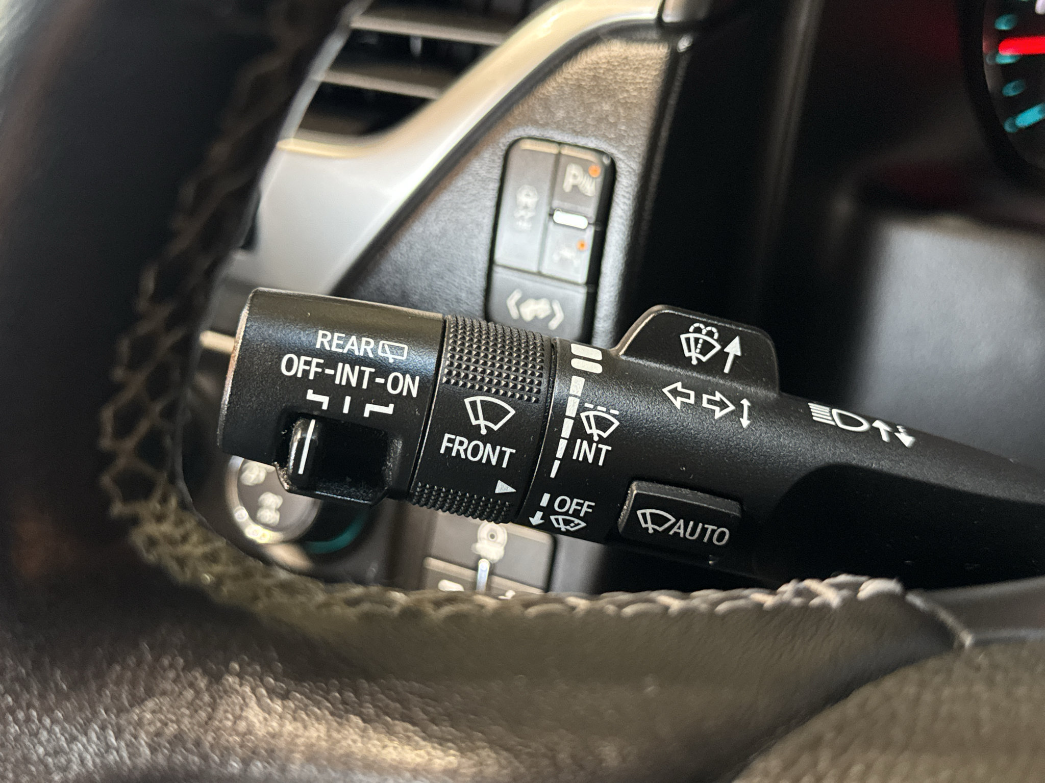 Used 2020 Chevrolet Suburban Premier AWD/4WD image 27