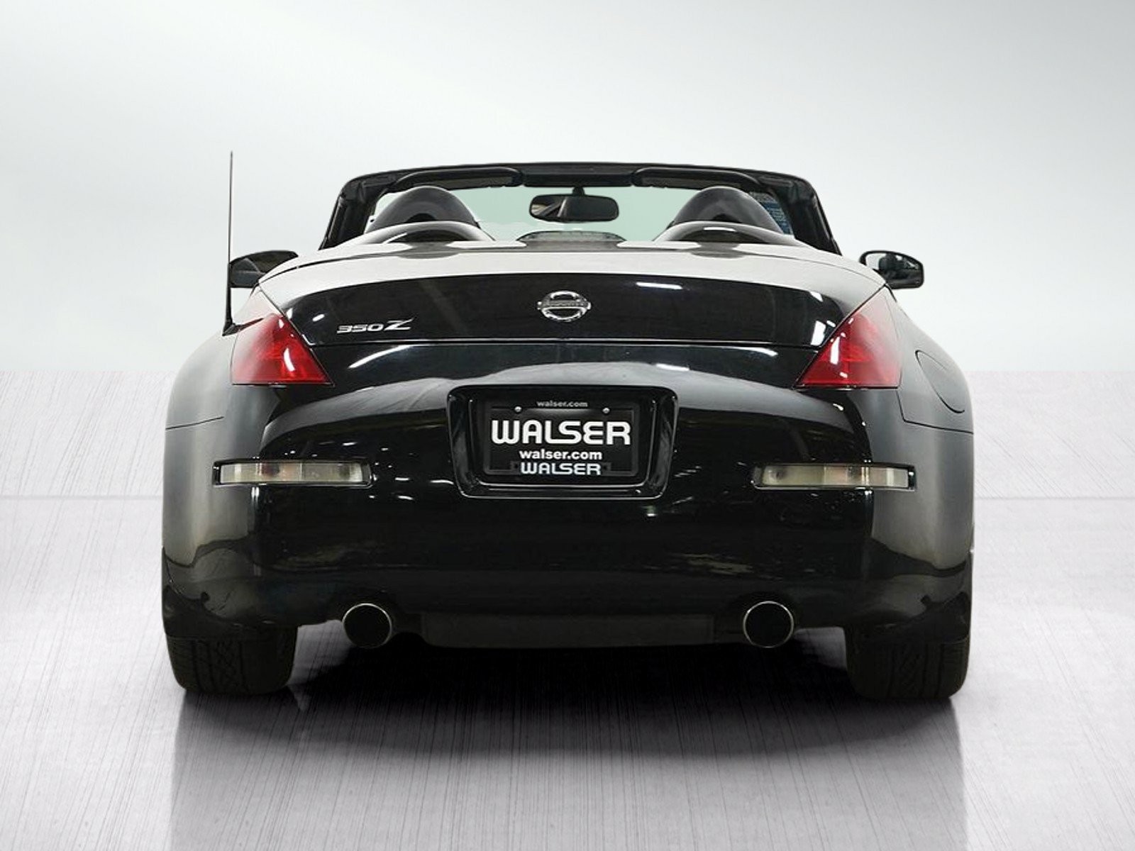 Used 2005 Nissan 350Z Touring RWD image 4