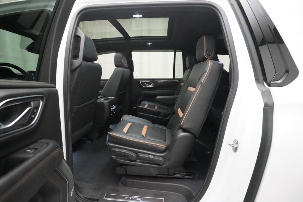 Used 2021 GMC Yukon XL AT4 w/ Technology Package AWD/4WD image 16