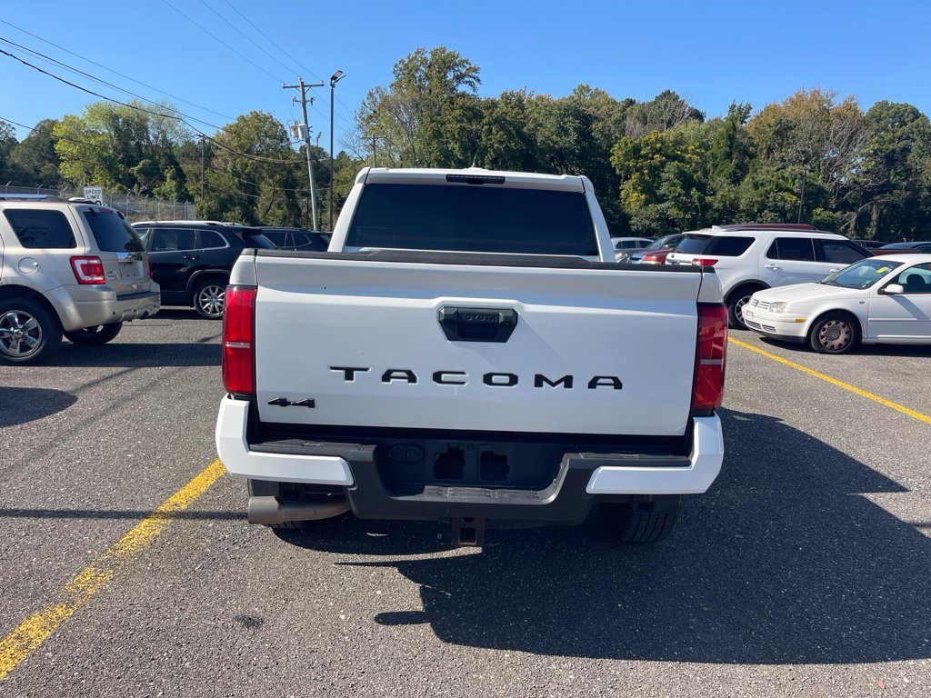 Used 2024 Toyota Tacoma TRD Sport AWD/4WD image 4
