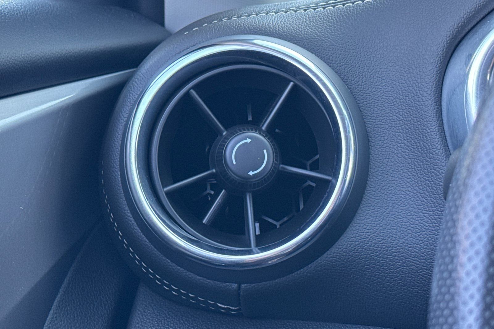 Used 2023 Chevrolet Blazer LT image 29