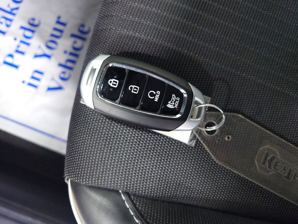 Certified 2023 Hyundai Venue Limited FWD image 29