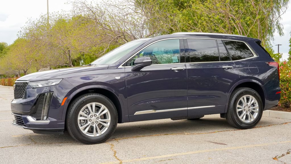 Certified 2025 Cadillac XT6 Luxury image 8