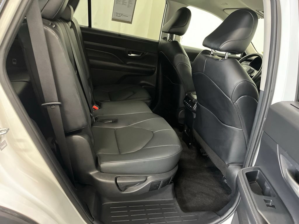 Used 2024 Toyota Grand Highlander AWD image 19