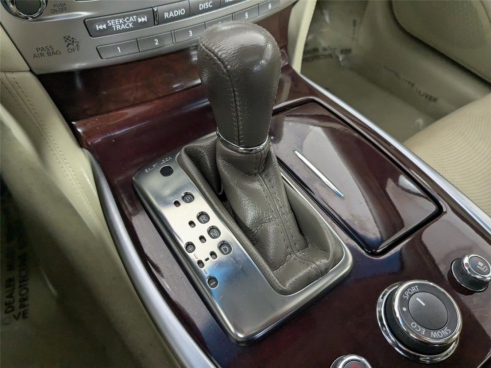 Used 2019 INFINITI Q70 L 3.7 image 24