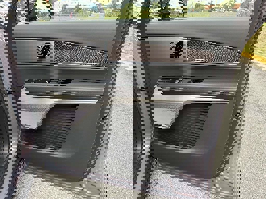 New 2026 Cadillac Vistiq Luxury w/ LPO, Floor Liner Package image 14