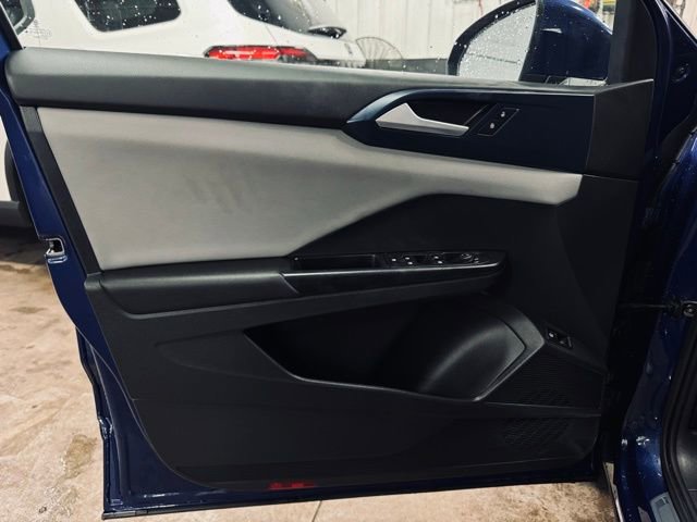 Used 2023 Volkswagen Taos SE w/ Panoramic Sunroof Package image 13