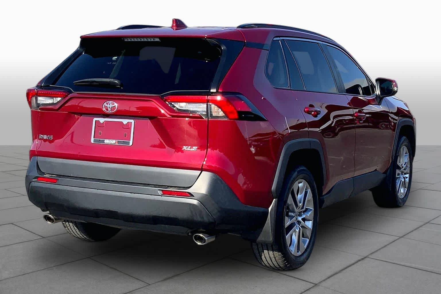 Used 2021 Toyota RAV4 XLE Premium FWD image 13