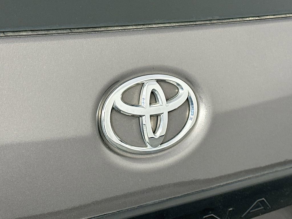 Used 2014 Toyota Sienna L FWD image 25