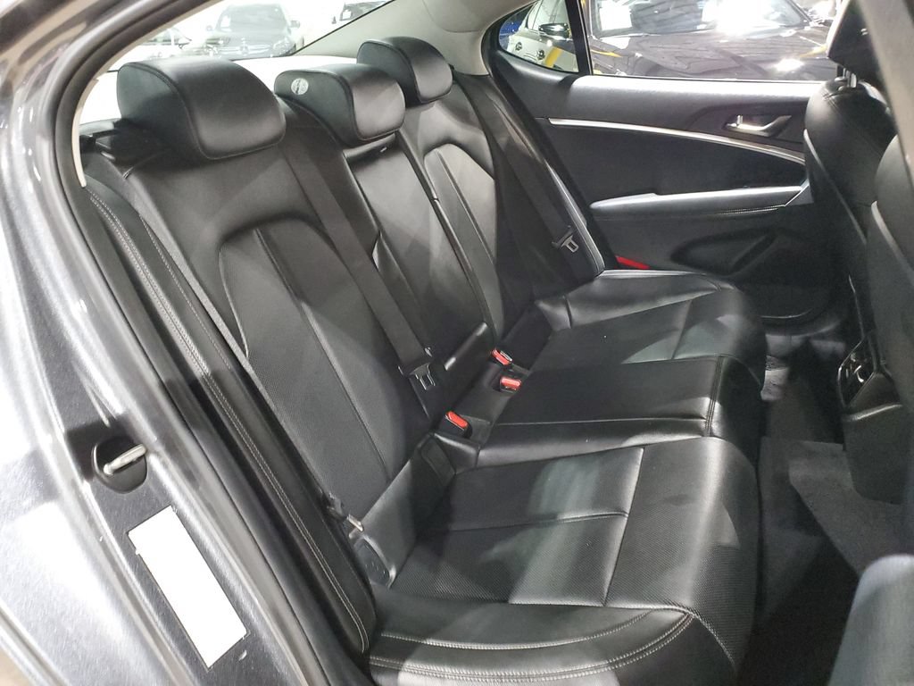 Used 2020 Genesis G70 2.0T AWD/4WD image 18