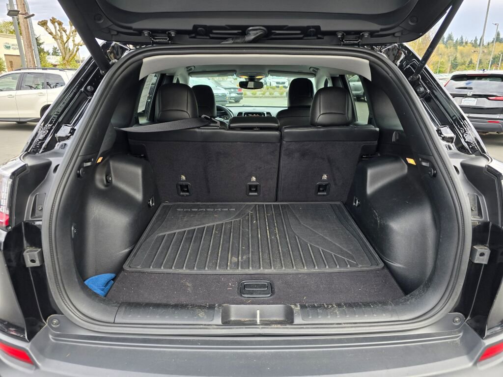 Used 2019 Jeep Cherokee Limited w/ Technology Group image 6